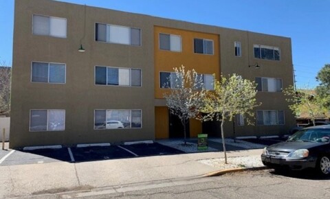 Apartments Near Universal Therapeutic Massage Institute Gold Manor 1 for Universal Therapeutic Massage Institute Students in Albuquerque, NM