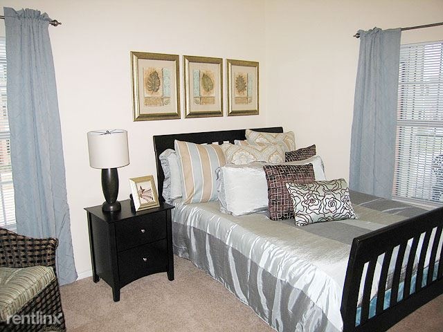 Towne Crossing Apartments