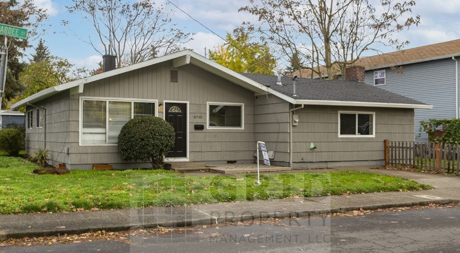 3+ Bedroom House w/ Large Backyard - Southeast Portland!