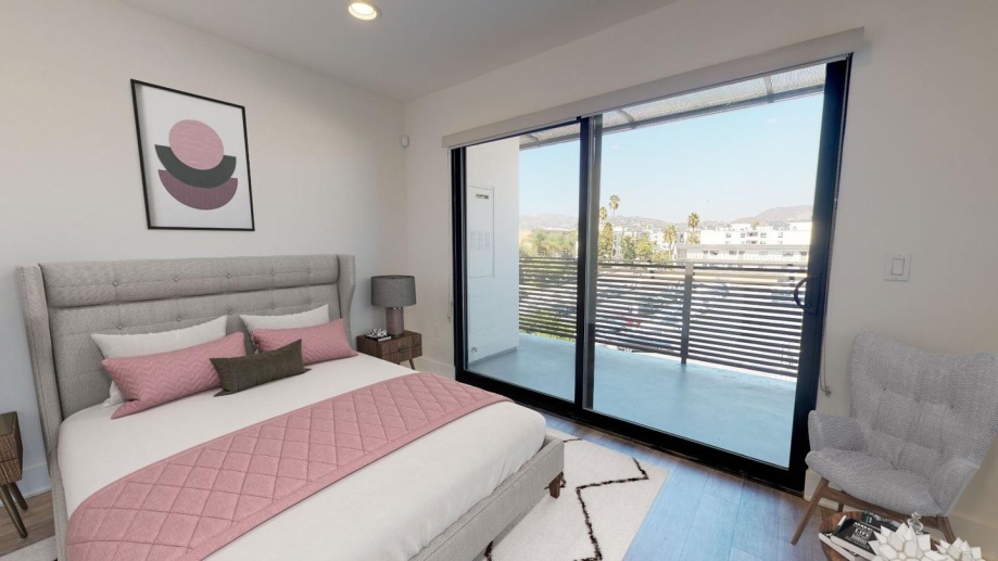 Private Bedroom in Stunning Hollywood Apartment Near Runyon Canyon  