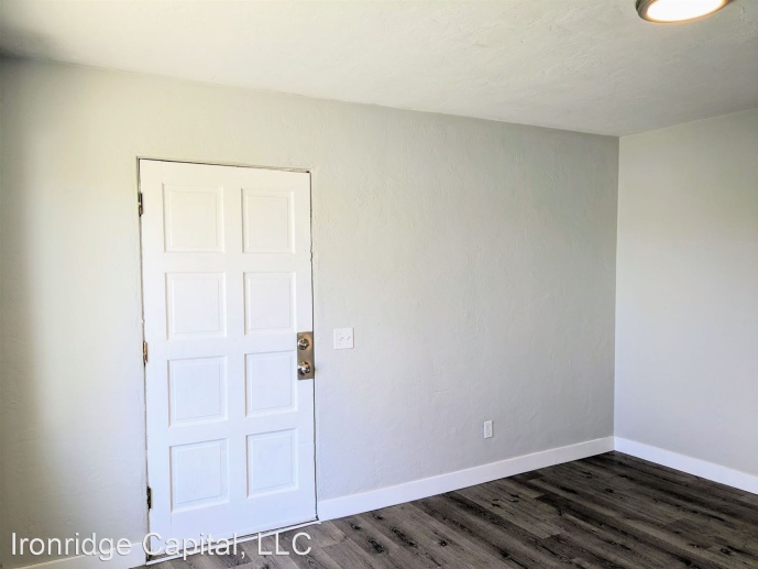 Desirable location in Pasco - Close to Grocery, Restaurants and Transit