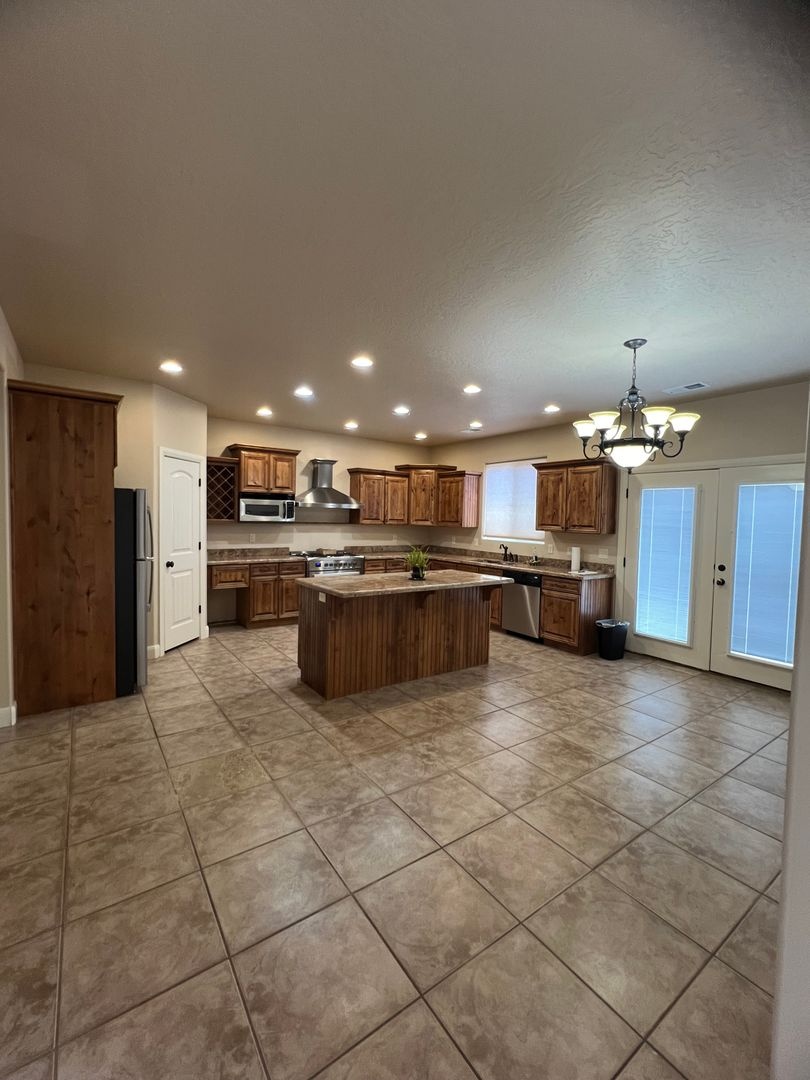 Beautiful Custom Home in Fiddlers Canyon