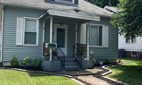 Houses Near Alvareitas College of Cosmetology-Edwardsville Cute 2 Bedroom Bungalow in Edwardsville for Alvareitas College of Cosmetology-Edwardsville Students in Edwardsville, IL