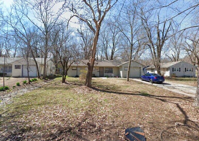 Houses Near Available Now! MOVE IN SPECIAL! 5 Bed 2 Bath home in South KC $1550