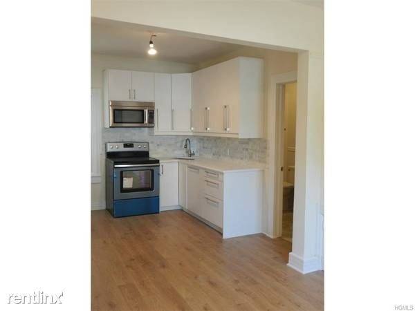 Renovated 2 Bedroom on 2nd Floor of Multi- Family Home- On Site Laundry- Located in Tarrytown