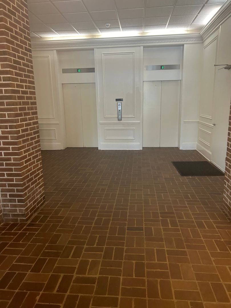 2 BR/1.5 BA Apartment Available! Walking distance to MUSC!