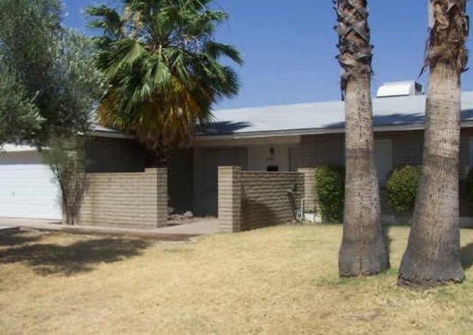 Houses Near 3 Bedroom + 2 Bathroom + 2 Car Garage Single Level Home in Centrally Located Phoenix