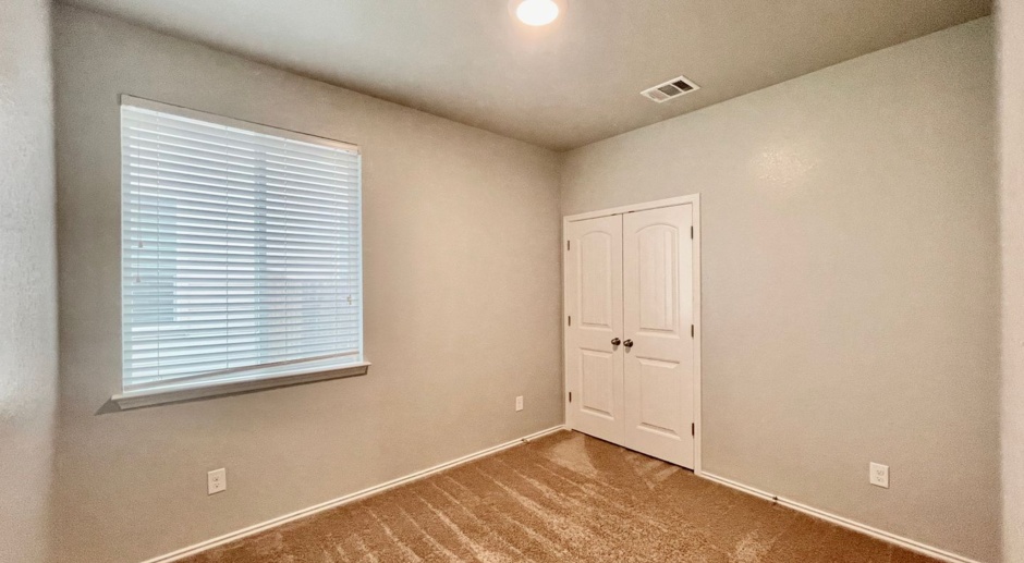Spacious and Cozy 3 Bedroom Home in Cottonwood Creek!