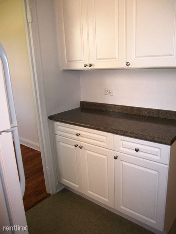 Bright 2 Bedroom Apt in Garden Style Complex - H/HW - Pets - Parking - North White Plains