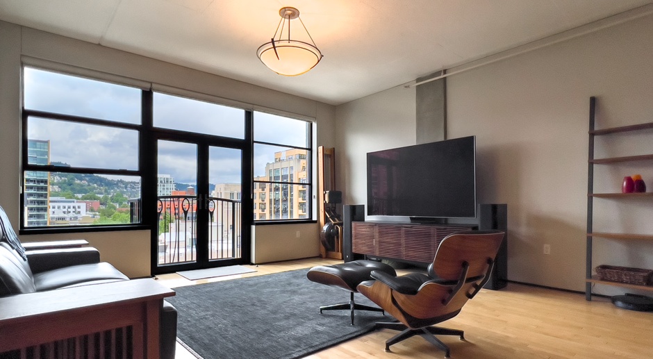 Spacious 1 bed 1 bath ~ Pearl District w/ Stunning Views off the Juliette Balcony! Includes Parking, Storage & Most Utilities! 