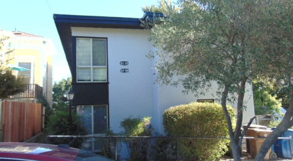 Beautifully Remodeled 2nd Floor Unit in Martinez... 1/2 Month Special Half for March 2024