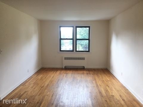 Spacious 2 Bedroom Apartment in Garden Style Complex - Laundry On Site- Located in New Rochelle