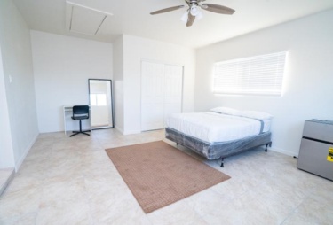 Room for Rent - Phoenix House with Dining area. Newly-renovated & beautiful