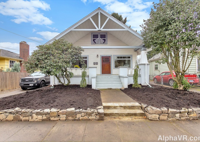 Houses Near Charming Upper Floor Duplex in the Heart of Sellwood.