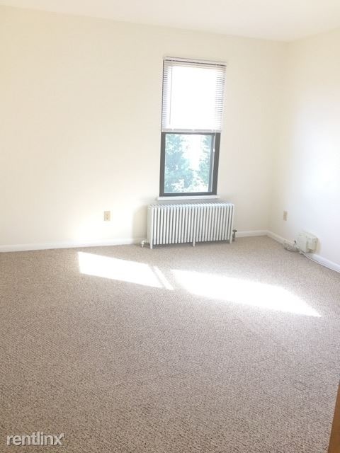 Large 2 Bedroom Apartment on 2nd Floor -Cats Ok - Parking -Deck- Laundry / Sleepy Hollow