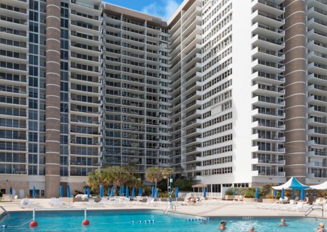 Houses Near Luxury high-rise oceanfront Condo!!