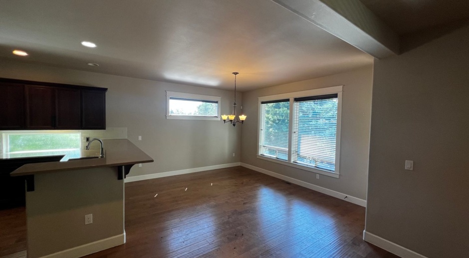 Beautiful Eugene 4-bed 3-bath 4100 sq. foot home