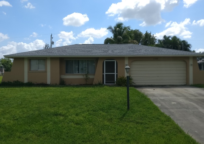 Houses Near Pool home in the cape with fenced in yard available now!!