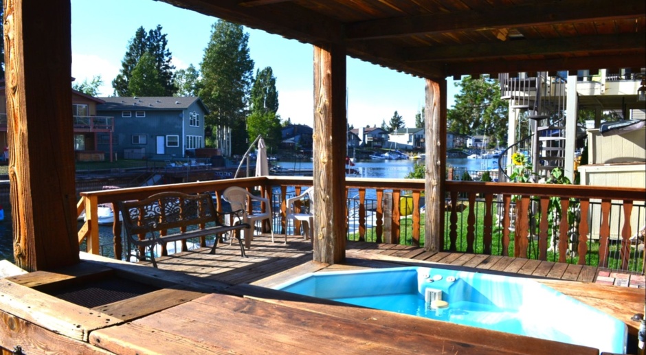 3BR + loft and 2Ba! w/private boat dock, hot tub and pool table this long term house will be Avail. 06/01/24