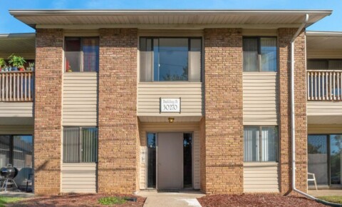 Apartments Near OU Woodhues Apartments  for Oakland University Students in Rochester, MI