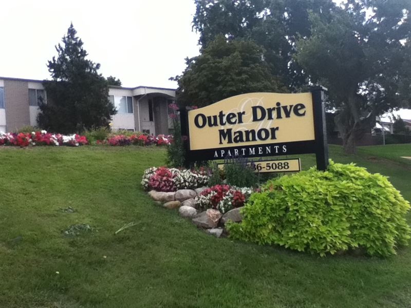 Outer Drive Manor