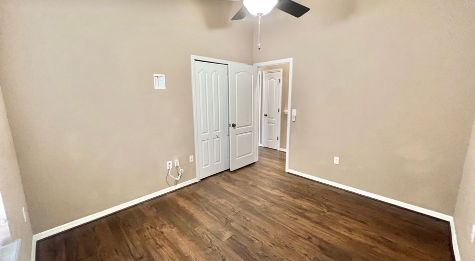 Upgraded 3BD/2.5BTH Townhome in Gated Community!