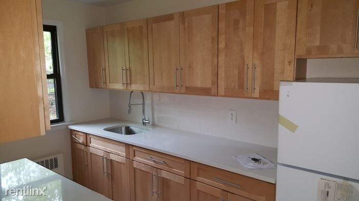 Lovely 2 Bedroom Apartment - Laundry On Site - Larchmont/New Rochelle