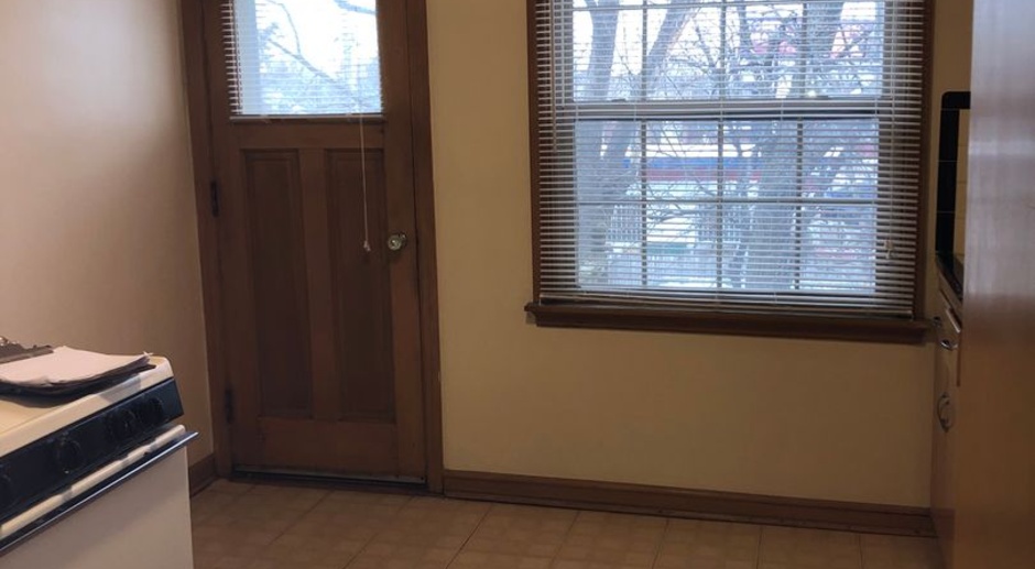 Spacious 1 BR Apt Home in 4 family building in Wauwatosa
