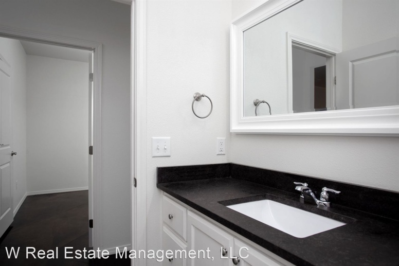 Newly Built 3-Bed, 2-Bath Townhome in Hillside Terrace