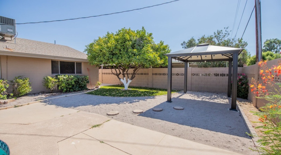 Remodeled 5 bed 3 bathroom home in Tempe WITH POOL!