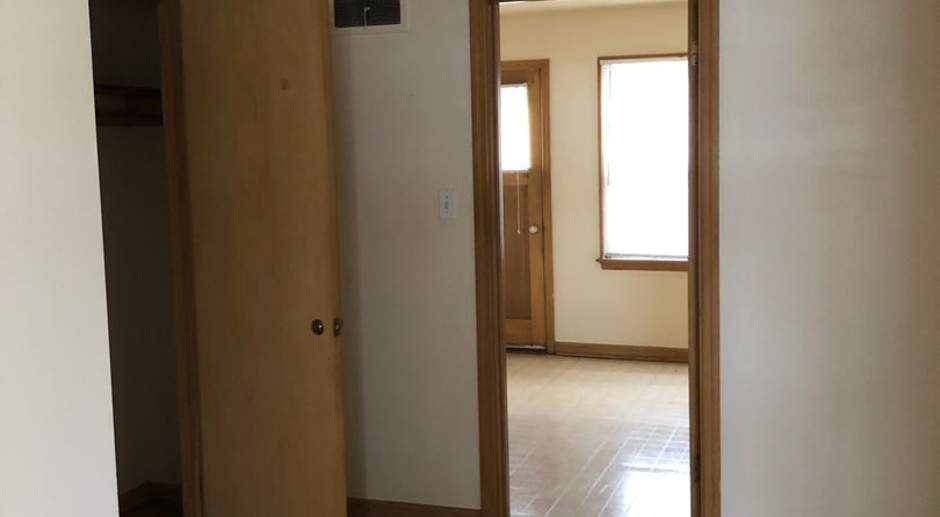Spacious 1 BR Apt Home in 4 family building in Wauwatosa