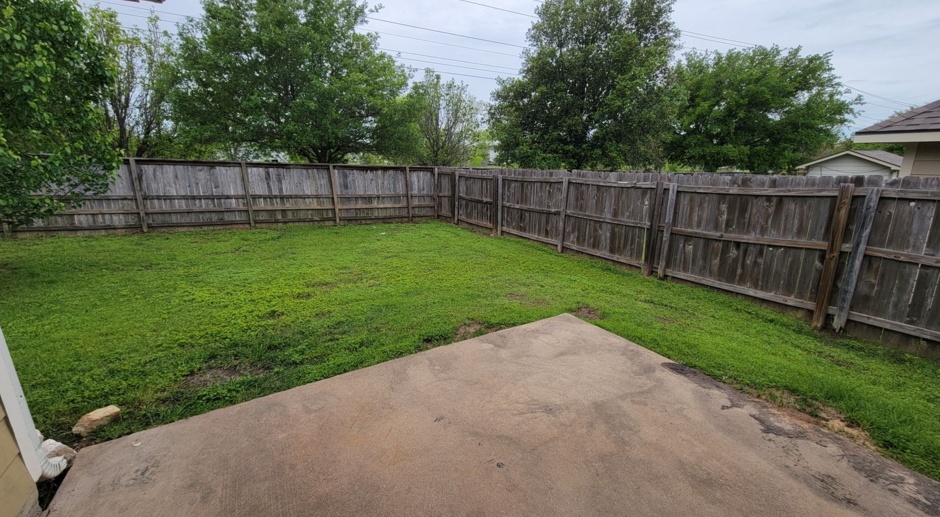 College Station -3 Bedroom / 2 Bath house with garage and fenced yard!!