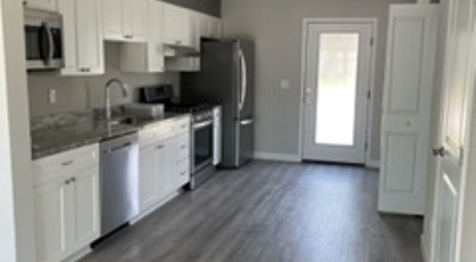 Trendy 2 bedroom/ 2 bath home located in the Creative District