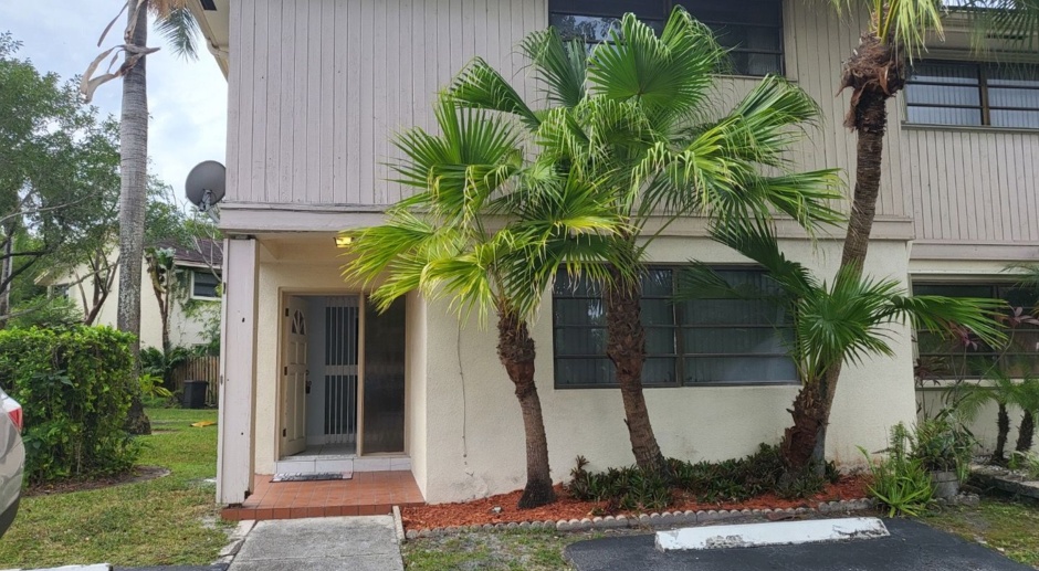 Gorgeous 3 Bed in the Heart of Plantation