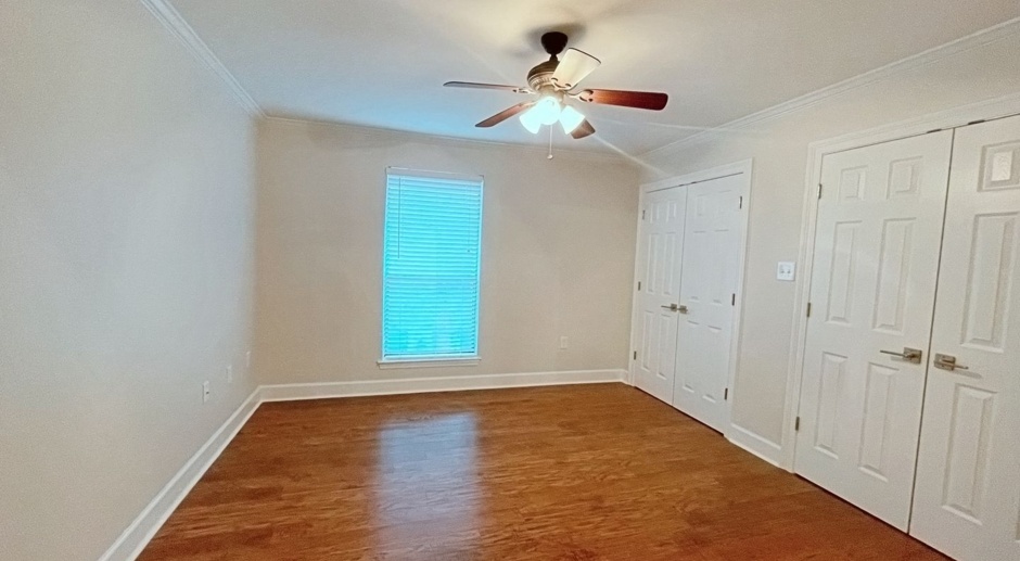 Fully Renovated Townhouse in a GREAT location- Near All Hospitals in Baton Rouge