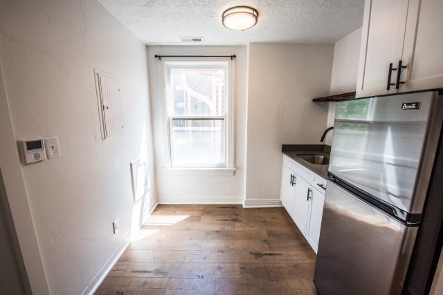Spacious 1 Bed 1 Bath Apt Close To Trolley Square in Downtown SLC! MOVE-IN SPECIAL!