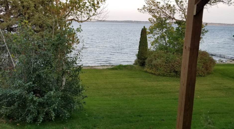 Beautiful Lake Home !