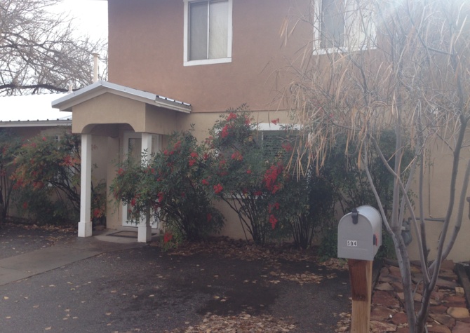 Houses Near Updated 2 Bed Town Home in Quiet and Peaceful North Valley Community