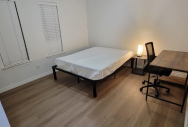 Room for Rent - Spacious & newly-renovated Mesquite House with Dining area