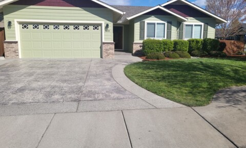 Houses Near RCC 3 bed 2 bath Home for Rent in Grants Pass for Rogue Community College Students in Grants Pass, OR