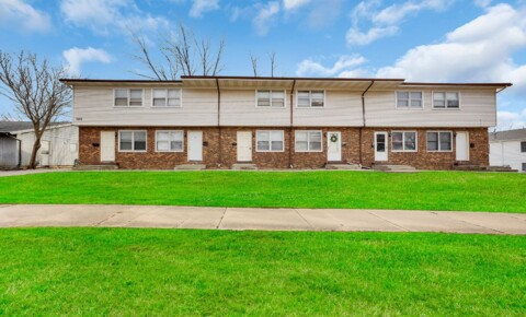 Apartments Near ISU 705 N Golfcrest for Illinois State University Students in Normal, IL