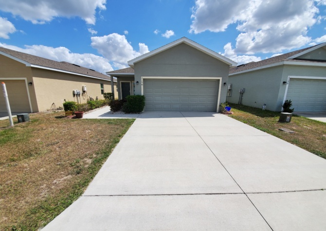 Houses Near Beautiful Winter Haven 3 bedroom Available!