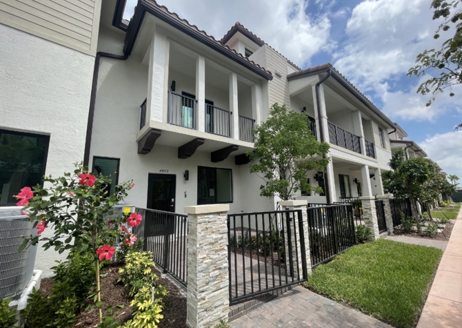 Houses Near 2-Story Townhouse in the heart of Downtown Doral