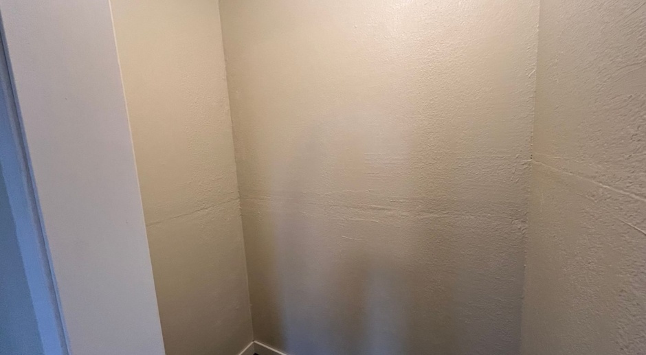 Spacious 1 bedroom Near WWU - $200 Credit if lease signed before April 10th!