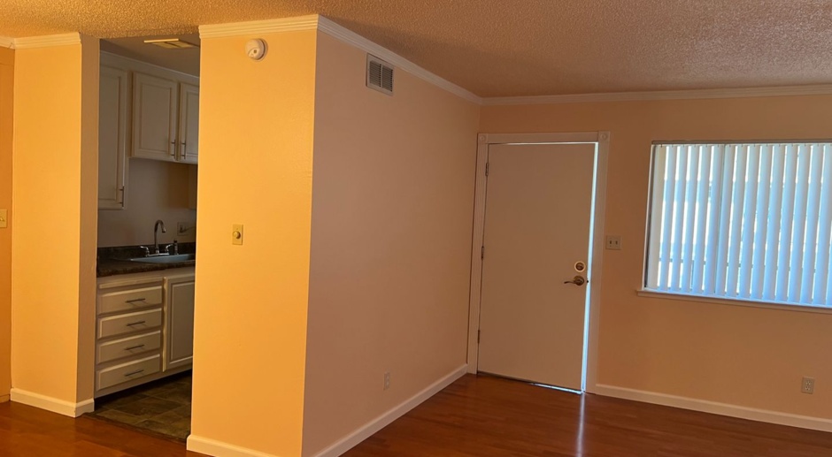 Available Now! Cute Citrus Heights upstairs Condo, 2+1,  Garage and community pool
