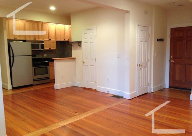 Apartments Near Washington Square Area. Fully Renovated. Parking for Rent. Laundry on a Site.