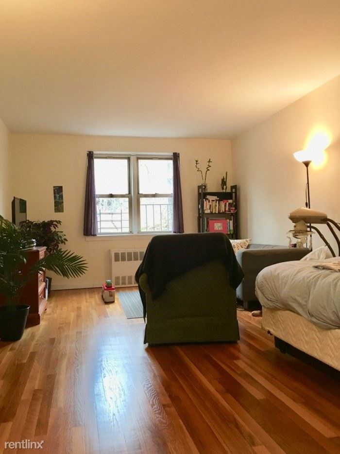 Sunny 2 Bedroom Apt on 3rd Floor of Rental Building - Laundy Facility Onsite - Bronxville