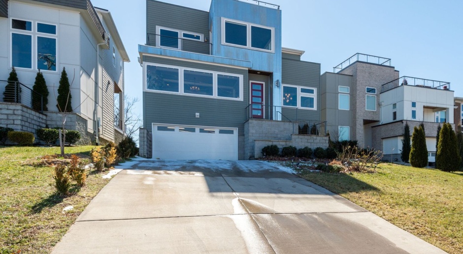 4 Bedroom/3.5 Bath home overlooking the city with amazing views! Modern newly build home w lots of light, Roof Top Decks