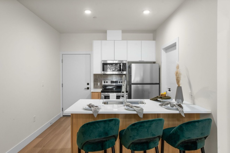 1 MONTH FREE RENT or $1000 MOVE-IN BONUS! Modern Living in Multnomah Village! | W&D In-Unit | Easy Access to Downtown