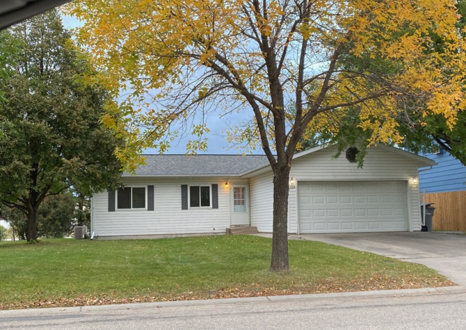 Houses Near 5 Bed House! South Moorhead!! Available July 2021!!